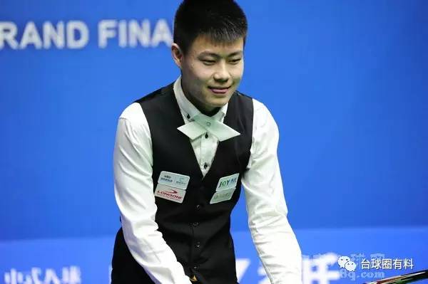 次以压倒性 次以压倒性