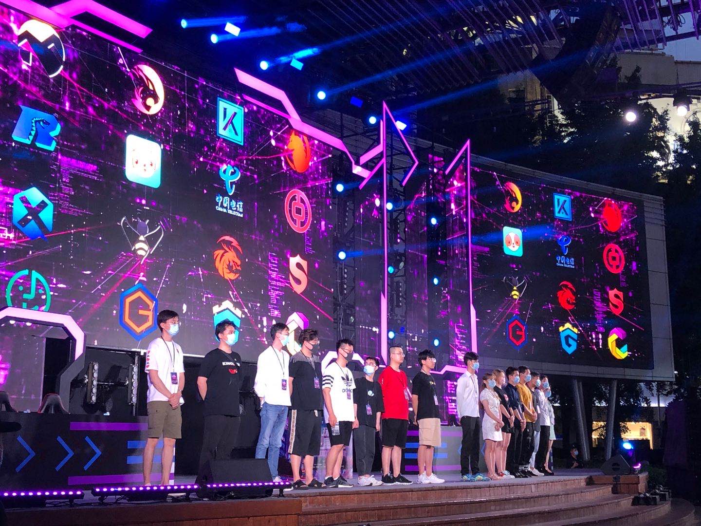 项目上的突 项目上的突